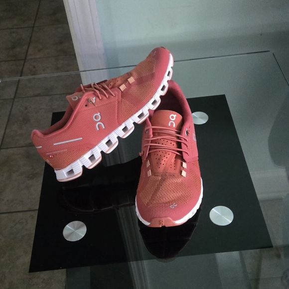 On Cloud 5 Running Women's Red Chili Rust Athletic Running Shoes Size W 8 - Picture 1 of 8